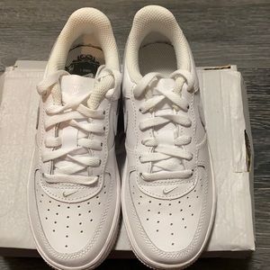 NWT Little kids white Nike Air Force 1 LE size 12C style DH2925 111